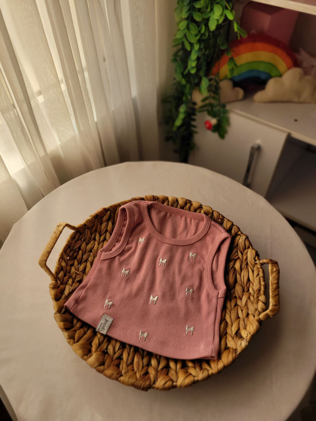 تاپ پاپیونی دخترانه گلدوزی شده مناسب سن 9 ماه تا 9سال